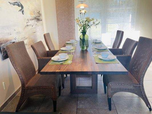 schöner Esstisch.jpeg