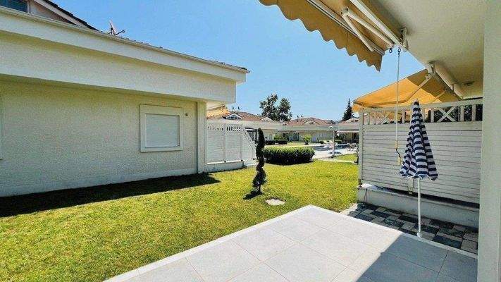 DHH mit Wintergarten ohne Mobiliar