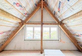 Schlafzimmer mit giebelhohem Ausbau