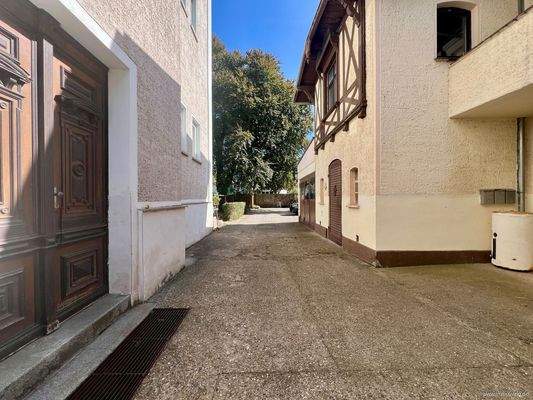 Einfahrt und Hauseingang