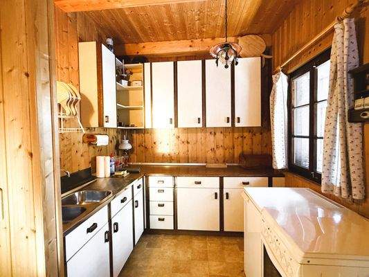 ... der großzügige Küchenbereich...