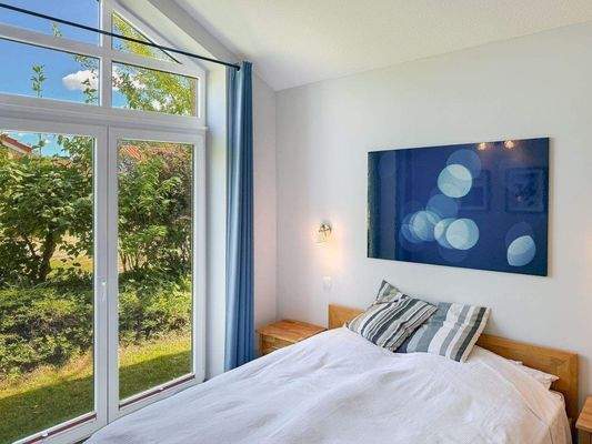 Schlafzimmer 1 mit Gartenzugang