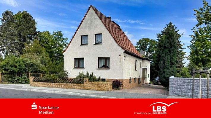 Straßenansicht mit Einfaht