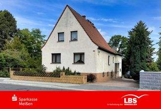 Straßenansicht mit Einfaht