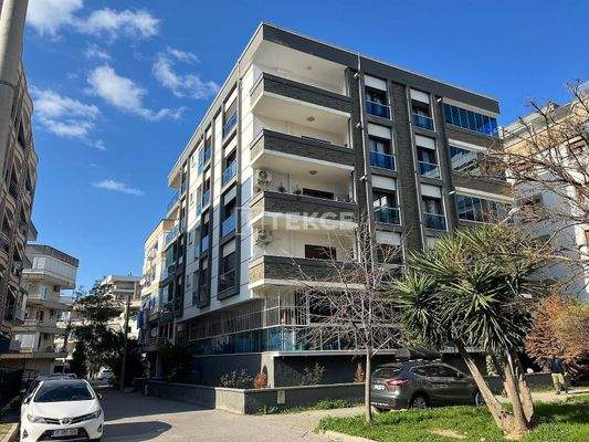Apartment for Sale with Spacious Balconies in Karşıyaka İzmir