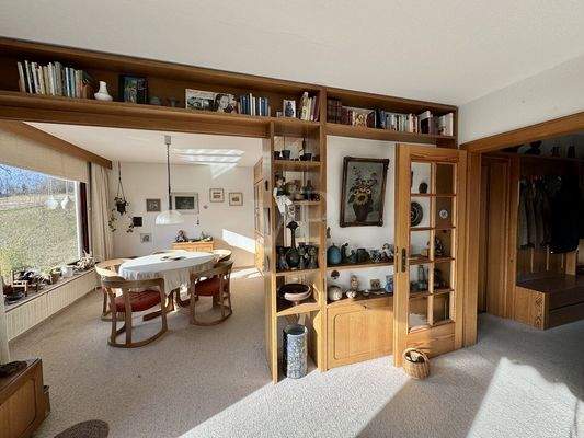 Wohnzimmer mit Blick ins Esszimmer