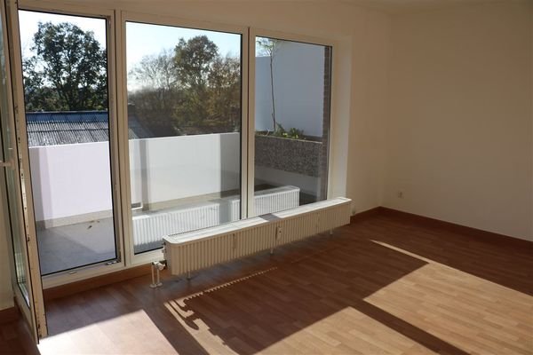 Wohnzimmer mit Zugang Balkon