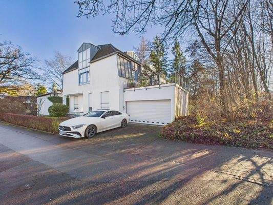 Aussenansicht mit Garage