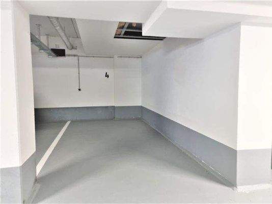 Tiefgaragenstellplatz 2