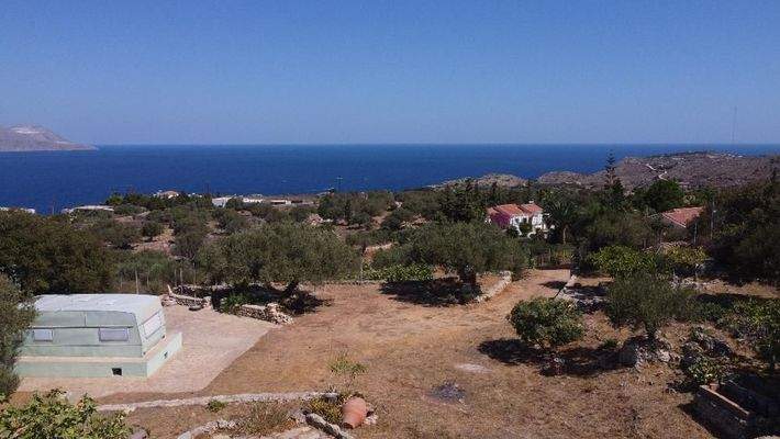 Kreta, Kokkino Chorio: Ruhiges Landgrundstück mit Dorfnähe zu verkaufen