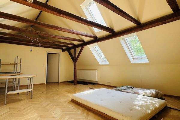 Schlafraum mit Ankleidezimmer (ELW)