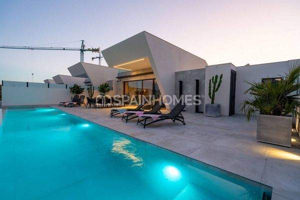 Deluxe Villas Surrounded by Pure Nature in Rojales, Costa Blanca