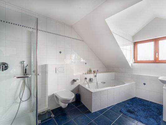 Badezimmer im Dachgeschoss