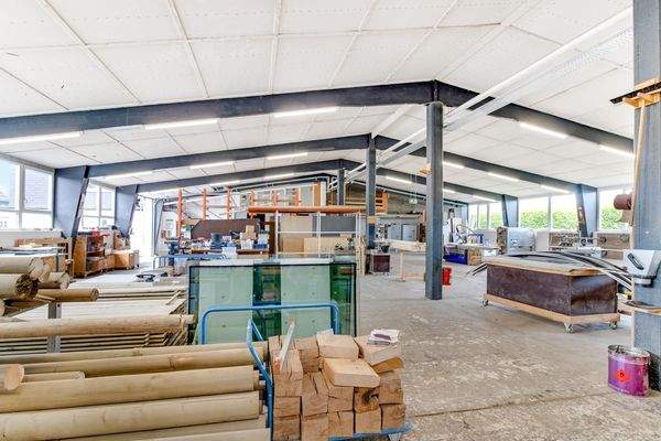 Lagerhalle-Schreinerei