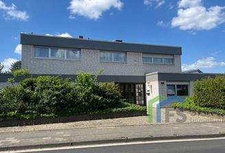 Front Eingang Wohngebäude