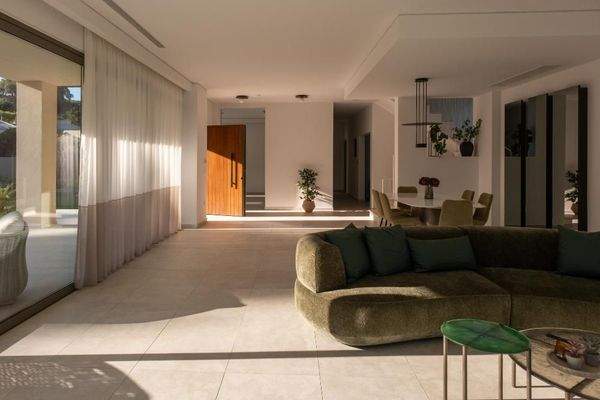 Kreta, Tavronitis: Zeitgenössisch eingerichtete Villa mit Pool zu verkaufen