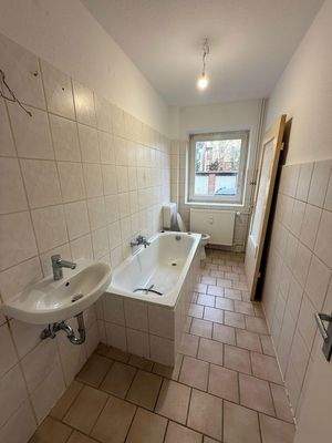 Gepflegtes Bad mit Badewanne