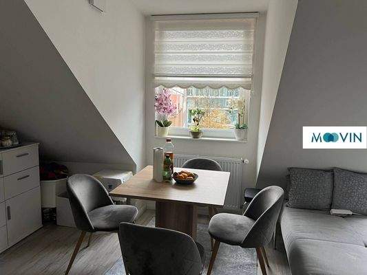 Ansicht III: Wohn- und Esszimmer mit offenem Küchenbereich