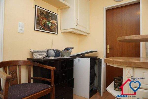 Küche Abstellraum Allesbrennerofen.JPG