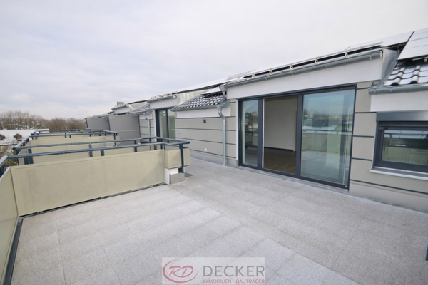 Großflächige Dachterrasse