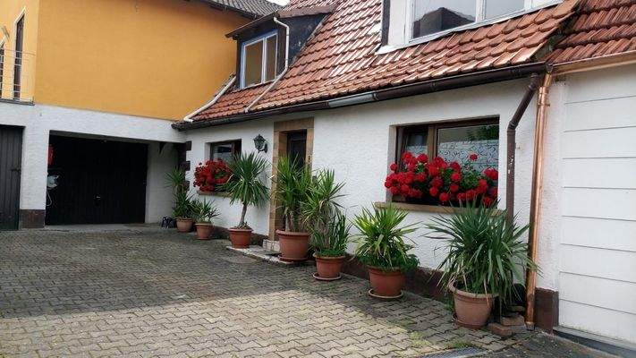 das nicht mehr bewohnte Nebenhaus (vielseitig nutzbare Abstell- u. Lagerfläche/Hobby)