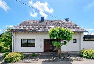 Großzügiges Wohnhaus in idyllischer Ortsrandlage