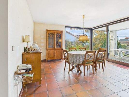 Lichtdurchfluteter Essbereich