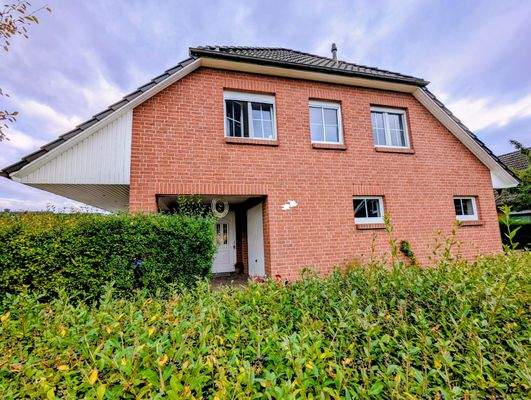 Seitlicher Blick auf das Doppelhaus