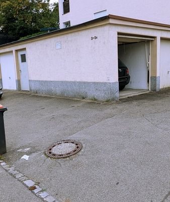 Garage und Stellplatz.jpg