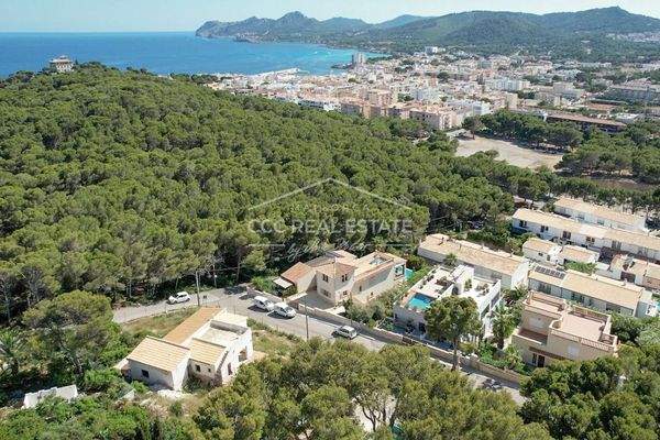 Blick über das Meer und Stadt