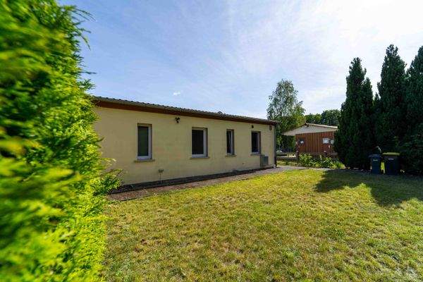 Außenansicht + Garten