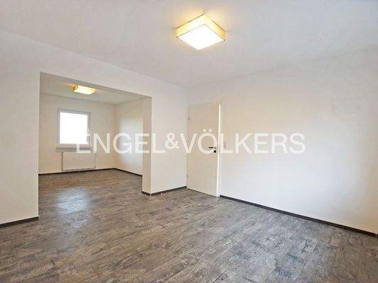 EG: Schlaf-/Gäste-/Arbeitszimmer
