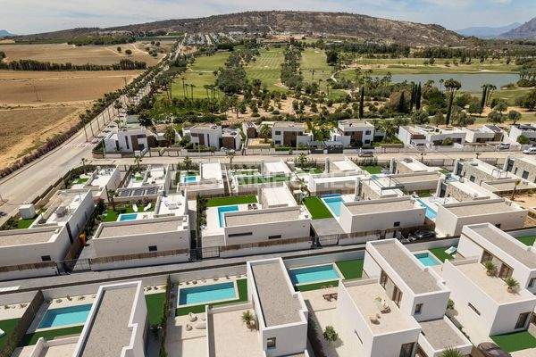 Stylish Mediterranean Houses with Golf and Nature Views in Algorfa