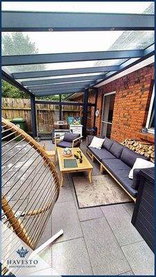 Blick auf die überdachte Terrasse