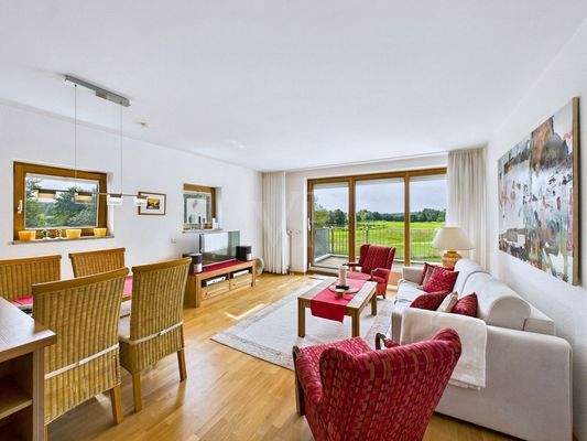 Wohnzimmer mit Blick auf den Golfplatz