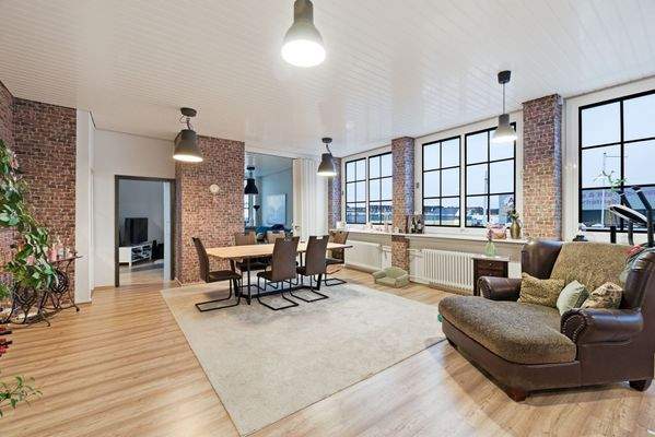 Sanierte Wohnung im Hauptgebäude