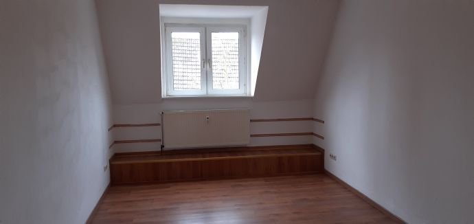 Große  2 Zimmer-Wohnung, zentral, mit großem Balkon, für 2 Personen