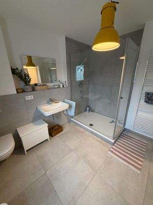 Tageslichtbad mit Dusche