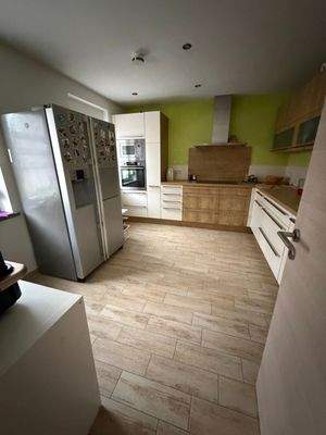 großzügige Tageslichtküche (Erdgeschoss)