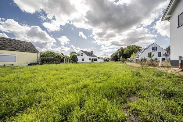 Baufenster ca. 8,50 m x 12,00 m