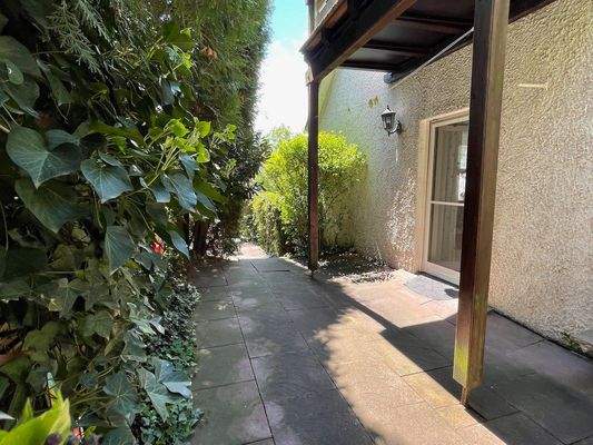 Terrasse_vorderer Bereich_Ausgang EZ