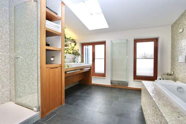 Das helle Badezimmer