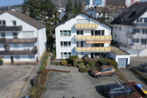 Hausansicht mit seitl. Garage