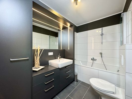 Badezimmer mit Badewanne