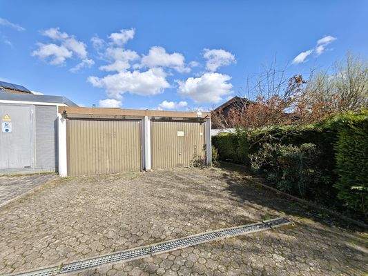 Garagen und Stellplätze