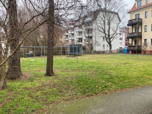 Großzügige Grünanlagen