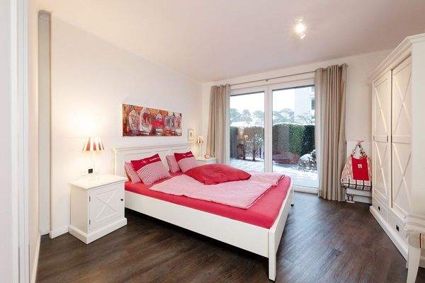 Lichtdurchflutetes Schlafzimmer