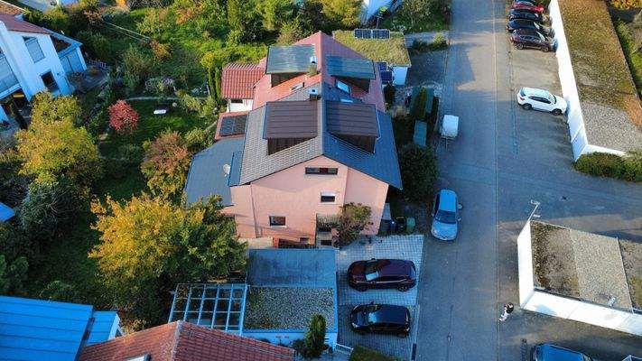 Hausansicht + Grundstücksansicht