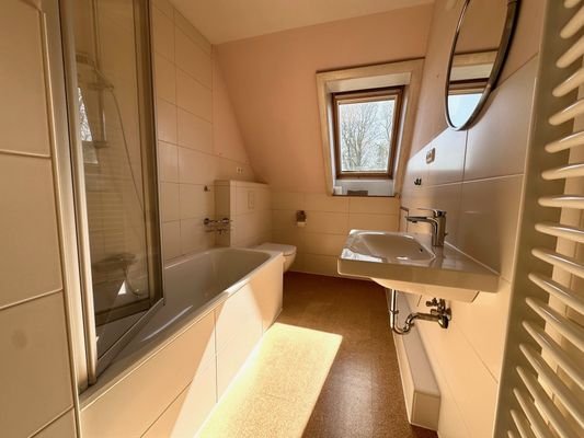 Wannenbad Dachgeschoss