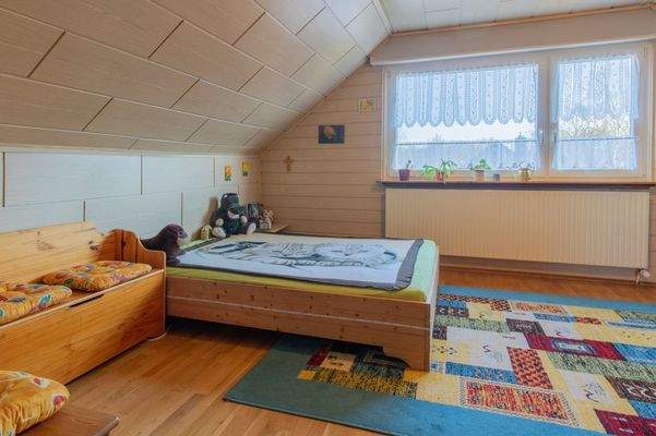 Großzügiges Schlafzimmer 